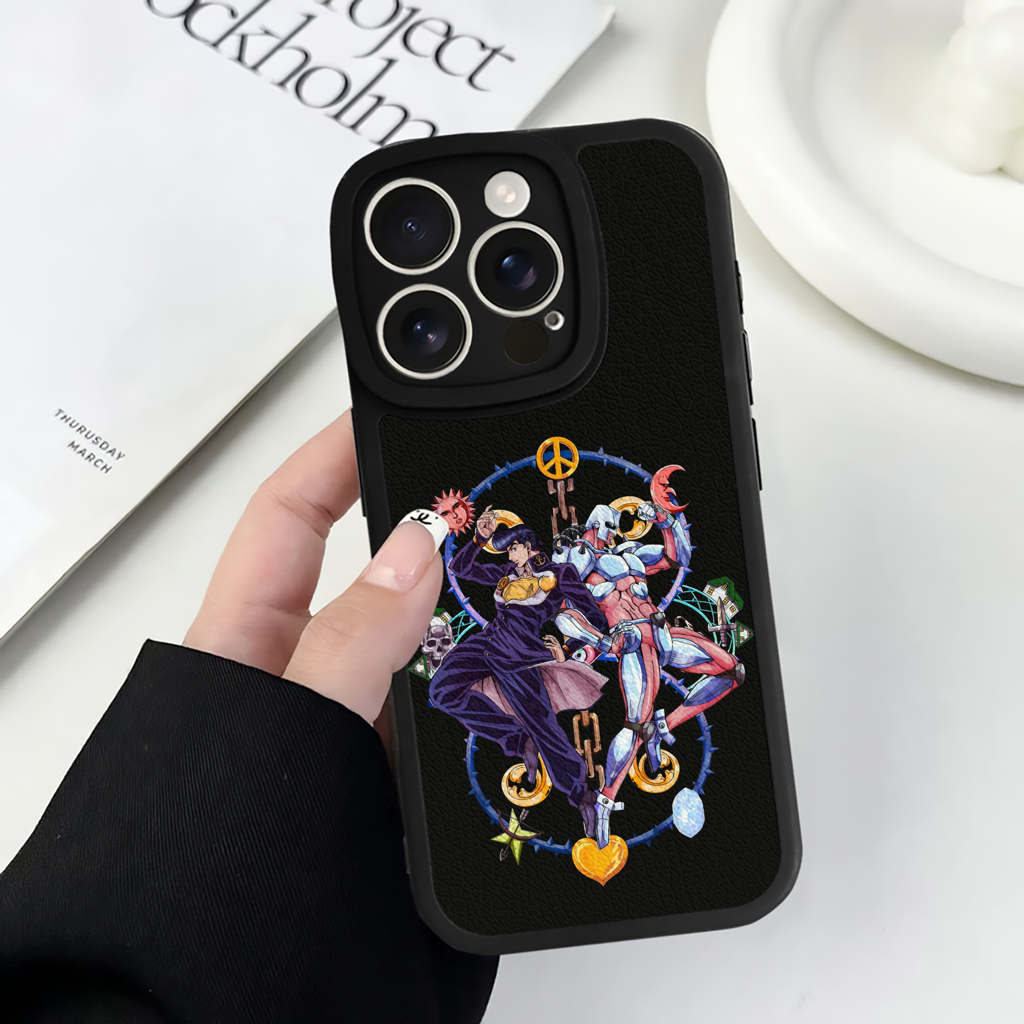 （画像用） ジョジョの奇妙な冒険 ひがしかた じょうすけ JoJo's Bizarre Adventure Higashikata Josuke 【iPhone 16シリーズ対応】シリコンスマホケース（レザー調） 材質：シリコン